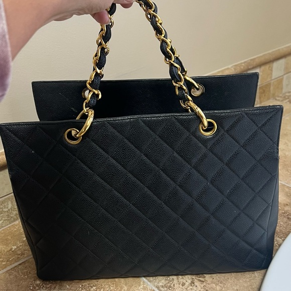 Authentic chanel handbag - Picture 3 of 6